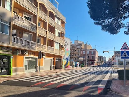 El paso de peatones pintado por el Ayuntamiento de Algemesí (Valencia).