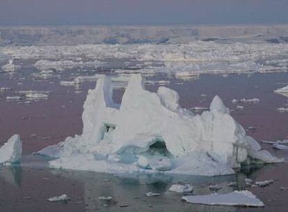 Imagen de la zona explorada por los científicos, vista desde el rompehielos alemán 'Polarstern'