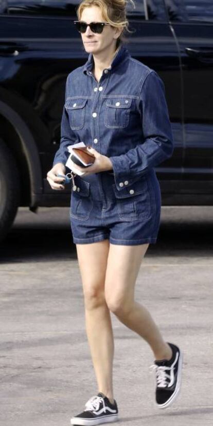 Julia Roberts paseando con sus Vans Old Skool