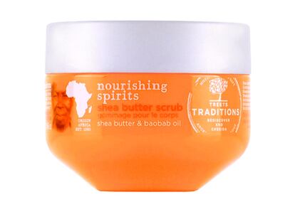 Cura experta.
El exceso de sequedad corporal habitual en verano puede provocar el efecto ‘piel de serpiente’ o zonas donde la epidermis se muestra descamada. Para evitarlo conviene exfoliar una vez en semana e intensificar la nutrición. Nourishing Spirits, de Treets, con manteca de karité y aceite de baobab realiza esas dos funciones al tiempo para garantizar una piel suave y un bronceado duradero.