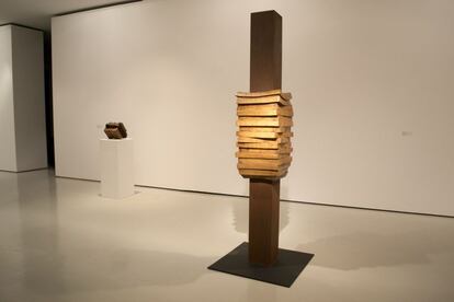 'Pilastra', escultura de Jesús Lizaso.