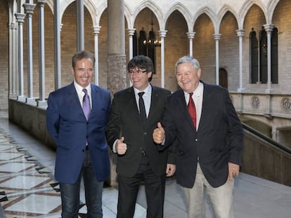 El presidente de la Generalitat de Catalu&ntilde;a, Carles Puigdemont, con los congresitas de Estados Unidos D. Rohrabacher y B. Higgins.