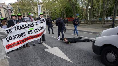 El sindicato ELA ha vuelto a Pamplona este Primero de Mayo, tras estar ausente desde 1999, para denunciar en sus calles la extensi&oacute;n de la precariedad y la estatalizaci&oacute;n de los convenios