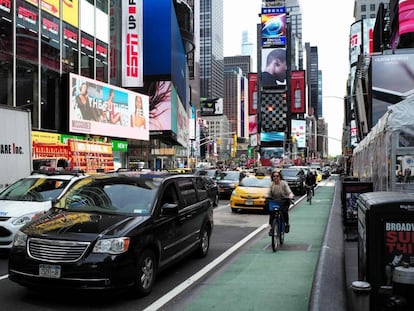 Coches parados en un atasco en la ciudad de Nueva York.