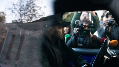 El exfutbolista Dani Alves el 28 de marzo de 2025, en Esplugues de Llobregat, en Cataluña.