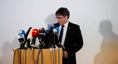 El expresidente de Cataluña, Carles Puigdemont, realiza unas declaracioens desde Berlín, poco después del inicio del juicio del 'procés'. Puigdemont aseguró que el Estado tiene la oportunidad de 'rectificar' en el actual juicio del 'procés' y que el único fallo 'justo' es la 'absolución'. Puigdemont aseguró que "siempre" estará a "disposición de la justicia", pero de una justicia "justa y correcta", algo que, en su opinión, "no es posible en España" actualmente.