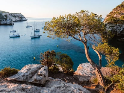 Vista de Cala Macarelleta, en la isla de Menorca.