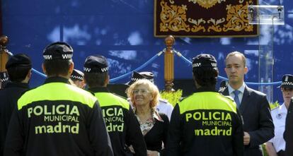 Carmena y Martínez durante el acto solemne del patrón de la Policía Municipal.