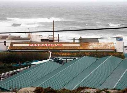 La planta acuícola denunciada por la Guardia Civil, en la costa de Oia (Pontevedra).