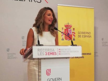 La ministra de Trabajo, Yolanda Díaz, junto al ministro de Inclusión, Seguridad Social y Migraciones, José Luis Escrivá.