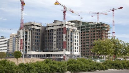 Viviendas en construcci&oacute;n en Valdebebas (Madrid). 