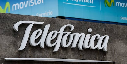 Logotipo de Telefónica en su sede de Caracas (Venezuela).