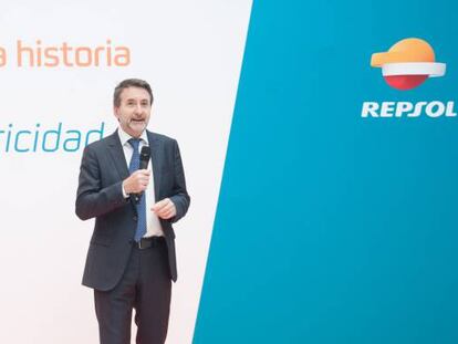 Josu Jon Imaz, durante la presentación del proyecto de luz y gas.