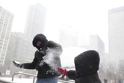 Más de 150 millones de estadounidenses están en estado de alerta por la llegada de un brutal temporal de invierno con fuertes vientos, nieve intensa y heladas.