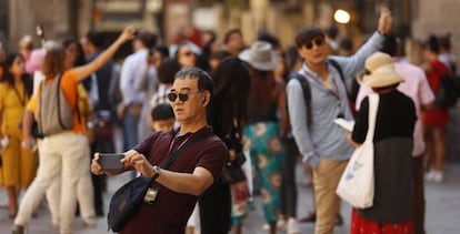 Turistas en el Barrio Gótico de Barcelona