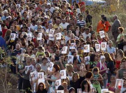 Concentración de vecinos de El Fraile (Tenerife) que ayer protestaron por el asesinato de Fernanda Fabiola Urzúa.