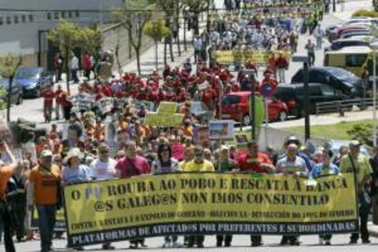 Asistentes a una manifestación convocada por las plataformas de afectados por preferentes