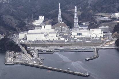 Vista aérea de la central nuclear de Onagawa, donde hubo fugas de agua de las barras de combustible.