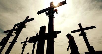 Cruces erigidas en memoria de las asesinadas en Ciudad Ju&aacute;rez.