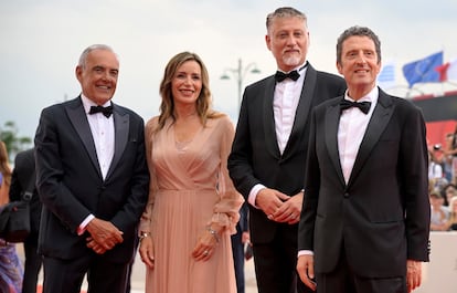 Desde la izquierda, el director del Festival, Alberto Barbera; la subsecretaria italiana del Ministerio de Cultura, Lucia Borgonzoni; el ministro italiano de Cultura, Alessandro Giuli, y el presidente de la Bienal, Pietrangelo Buttafuoco, a su llegada hoy a la 82ª edición del Festival Internacional del Cine de Venecia.