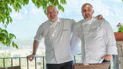 Los cocineros Ramón Aso y Josetxo Souto, propietarios del restaurante Callizo, en Aínsa (Huesca). Imagen proporcionada por el establecimiento.