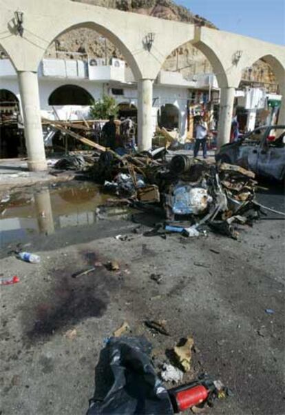 Coches destruidos en el atentado de Sharm el Sheij.
