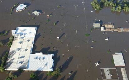 Las carreteras y negocios de Ipswich estaban completamente sumergidas bajo el agua de las inundaciones el 13 de enero. El nivel del agua ha estado un metro por debajo de las peores inundaciones que se recuerdan en la zona, registradas en 1974.