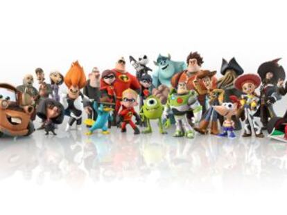 Personajes del universo Pixar, junto con algunos pesos pesados de Disney.