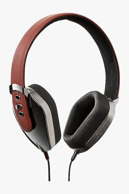 Difícil encontrar unos cascos más elegantes que estos Pryma Carbon Marsala. Inspirados en un licor italiano, están compuestos de aluminio ligero y fibra de carbono para una mejor cancelación del ruido (549 euros).