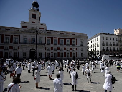 Members of the Amyts union, which represents a majority of Madrid doctors, gathered in Puerta del Sol on Saturday.