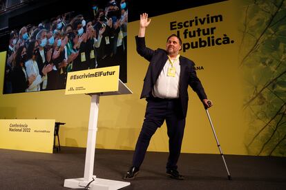 El presidente de ERC, Oriol Junqueras, tras intervenir este domingo en la clausura la Conferencia Nacional en L'Hospitalet de Llobregat. TONI ALBIR (efe)