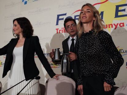 La presidenta de la Comunidad de Madrid, Isabel Díaz Ayuso,  junto a la portavoz del PP en el Congreso, Cayetana Álvarez de Toledo, En vídeo, la campaña del PP para el 8M, donde varias mujeres del partido hablan de otras dirigentes políticas evitando autodefinirse como feministas.