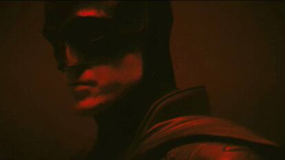  Robert Pattinson caracterizado como Batman. 