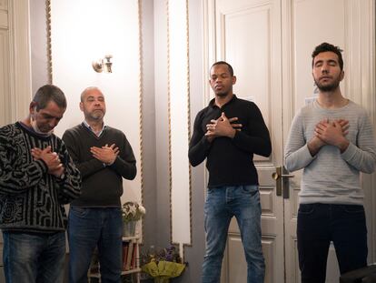 Algunos de los huéspedes durante una sesión de Yoga por vídeoconferencia.