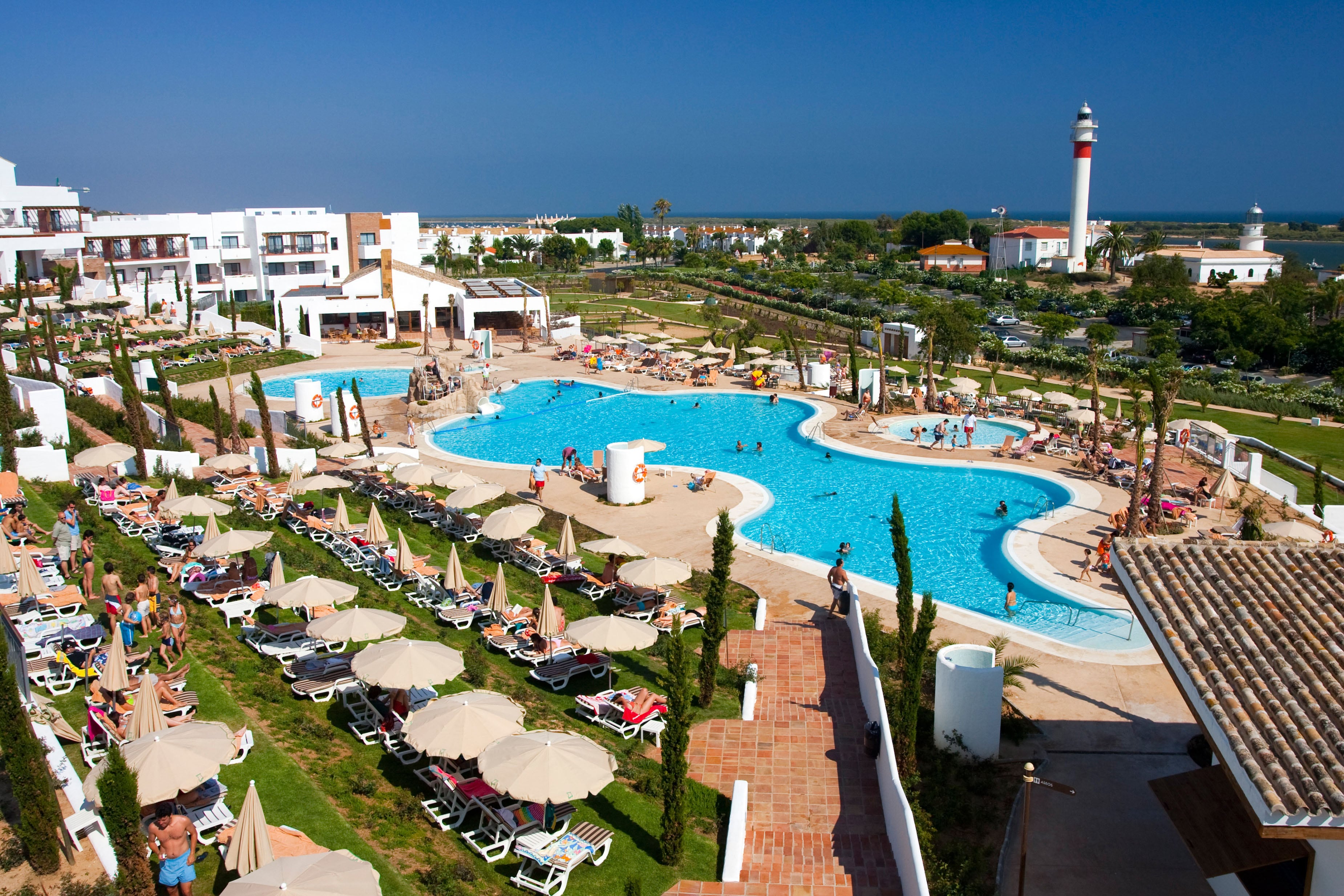 Vista del faro desde el Hotel Fuerte El Rompido.