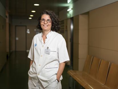 En la imagen la enfermera Maria Bonich, directora del Centro de Atencion Primaria Sannlhey de Barcelona.