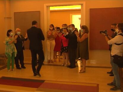 Los ministros reciben entre aplausos a Pedro Sánchez tras el acuerdo en Bruselas