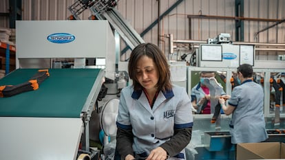 Las aventuras de un par de calcetines que dan empleo a todo un pueblo