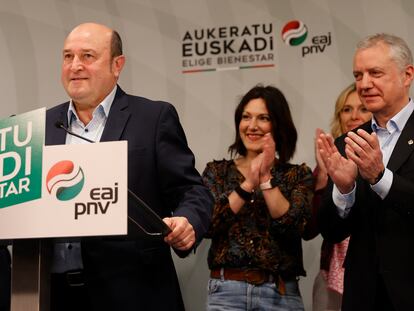 El presidente del PNV, Andoni Ortuzar, comparece este domingo en Bilbao para celebrar los resultados electorales vascos.