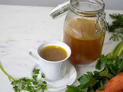 Caldo de verduras: una receta y dos trucos para perfeccionarlo