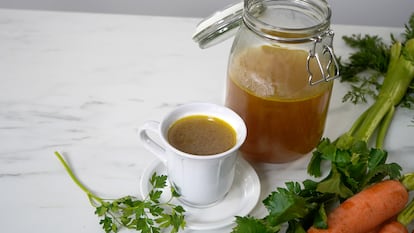 Caldo de verduras: una receta y dos trucos para perfeccionarlo