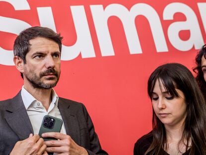 El portavoz de Sumar y ministro de Cultura, Ernest Urtasun, atiende a los medios de comunicación a su llegada a la reunión del Grupo Coordinador de Sumar este jueves en Madrid.