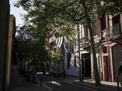 La calle Finlànida, en el distrito Sants-Montjuïc. En vídeo, entrevista a los autores del proyecto Mercè, Mar Santamaria y Pablo Martínez.