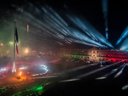 El Zócalo de Ciudad de México, vacío este martes durante el grito de Dolores.