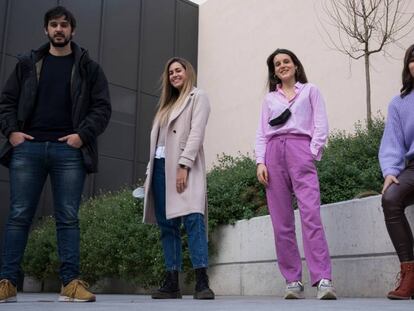 En el vídeo, cuatro jóvenes relatan su precaria relación con el mercado del trabajo en Cataluña. 
