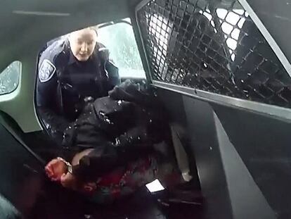 En vídeo, indignación en EE UU después de que policías usaran gas pimienta con una niña.