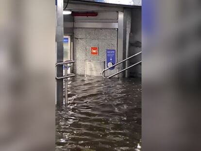 Las intensas lluvias en Madrid provocan atascos, inundaciones en el Metro y cortes en líneas del suburbano y Cercanías