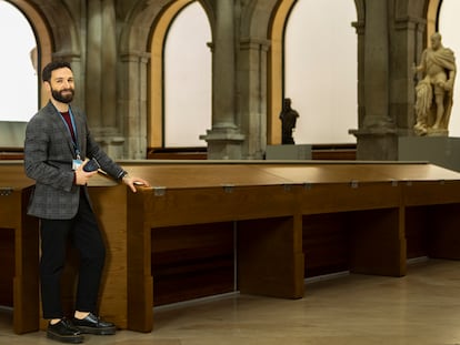 Bernardo Pajares posa el pasado miércoles en el claustro de los Jerónimos del Museo del Prado. 