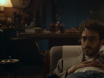 El actor Nacho Sánchez durante un fotograma de 'Doctor Portuondo'. 