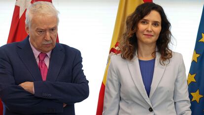 El nuevo presidente de la Cámara de Cuentas de Madrid, Joaquín Leguina, toma posesión de su cargo en presencia de la presidenta de la Comunidad de Madrid, Isabel Díaz Ayuso, este jueves en la Asamblea de Madrid.
